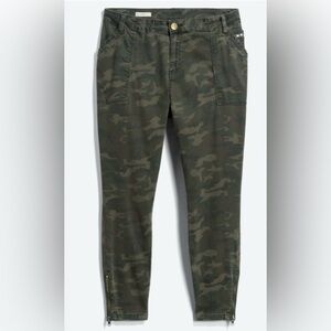 KUT FROM THE KLOTH Green Camo Print Skinny Jeans Zipper